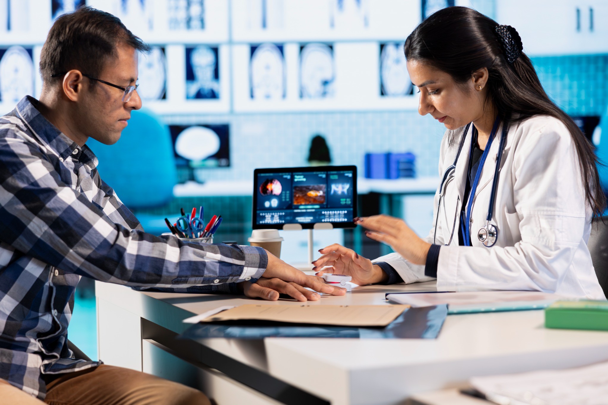A healthcare professional at Altselino showing a digital data dashboard to a patient.
